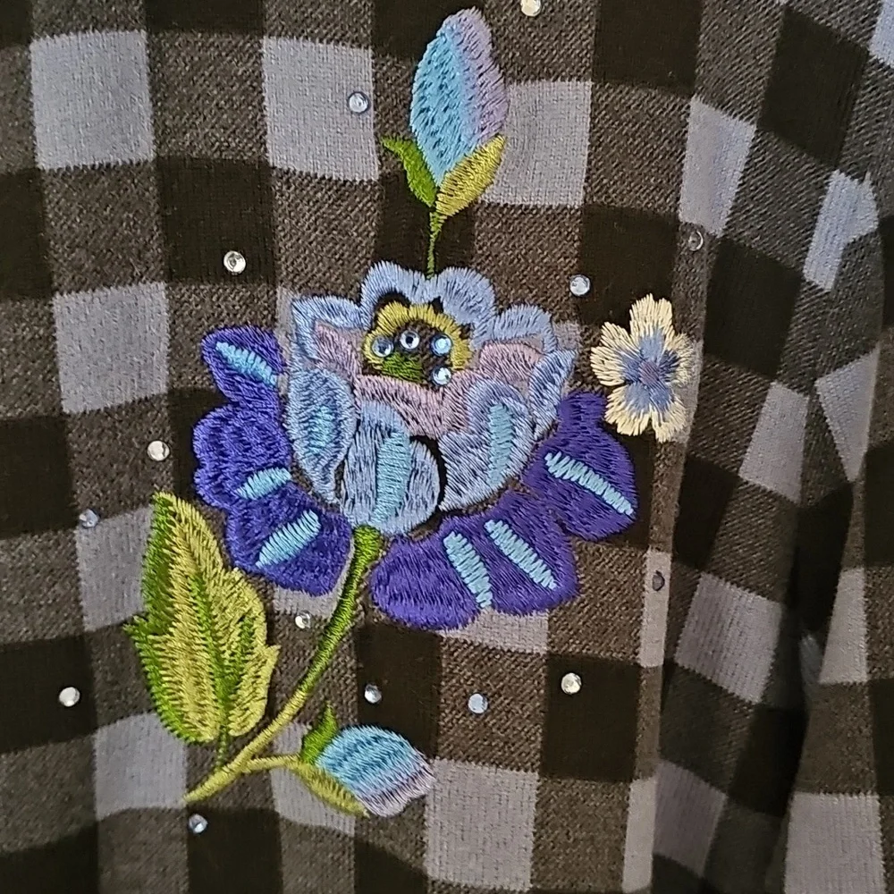 Quacker Factory Womens Purple Checkered Shirt with Floral Embroidery - Picture 3 of 10